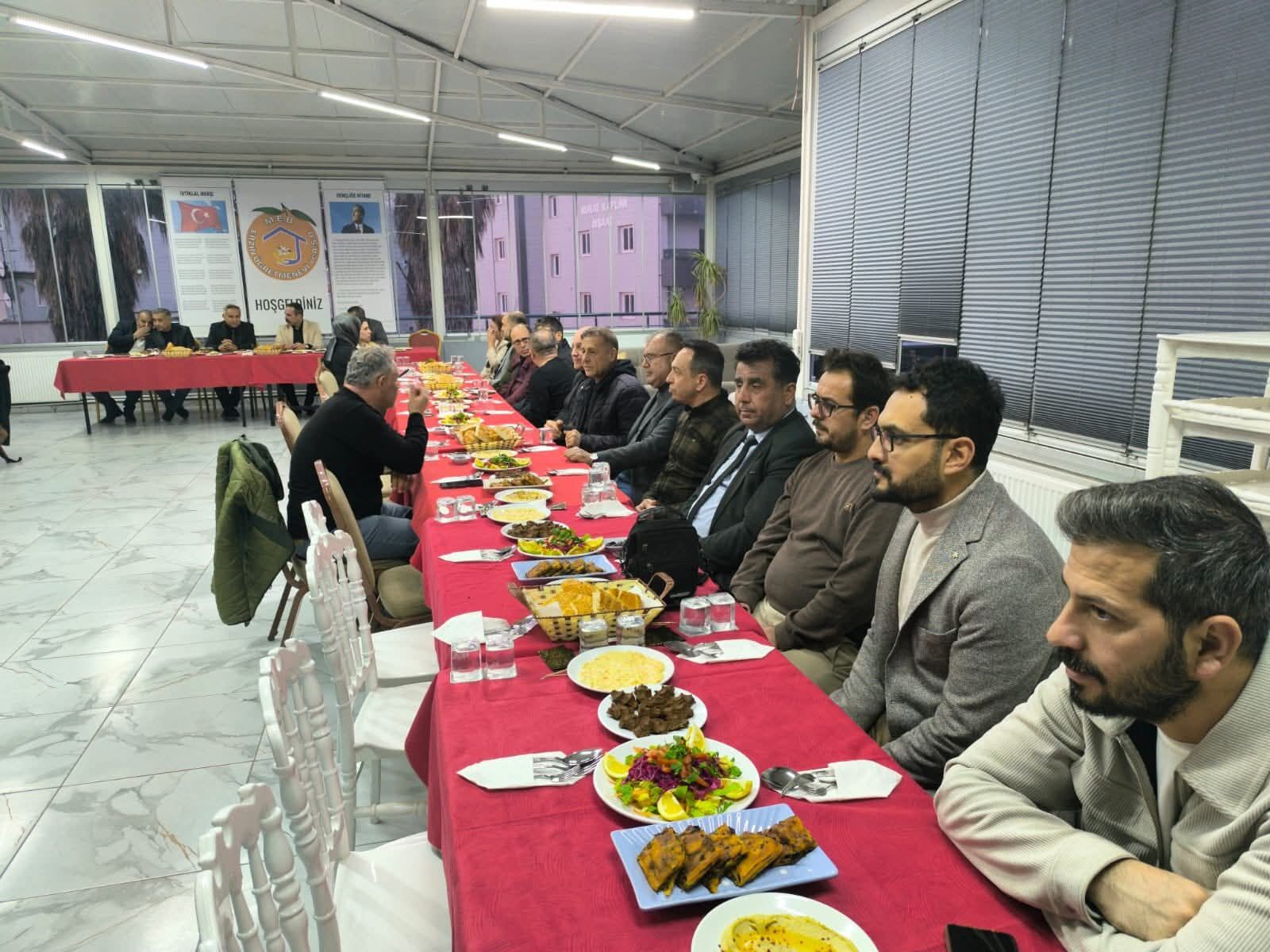 Ozaydin Egitimcilerle Iftarda (1)