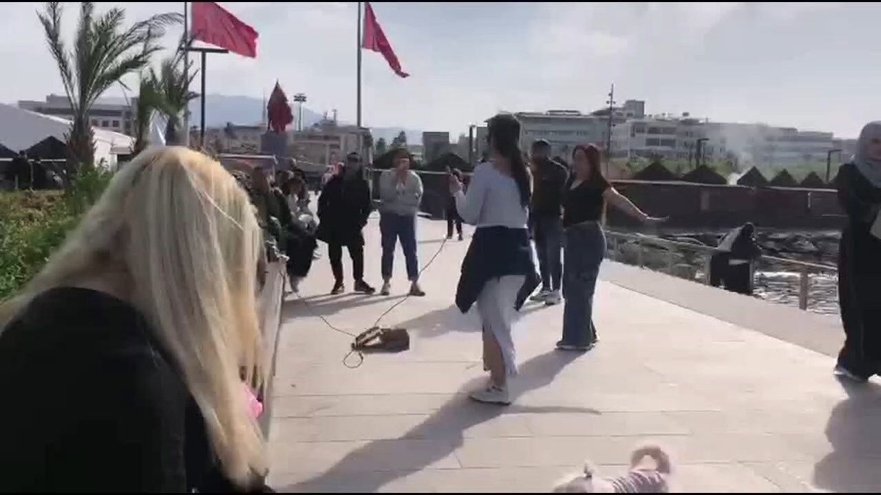 Uzak Dogulu Kadinlarin Karoke Keyfi.mp4 Snapshot 02.57.040