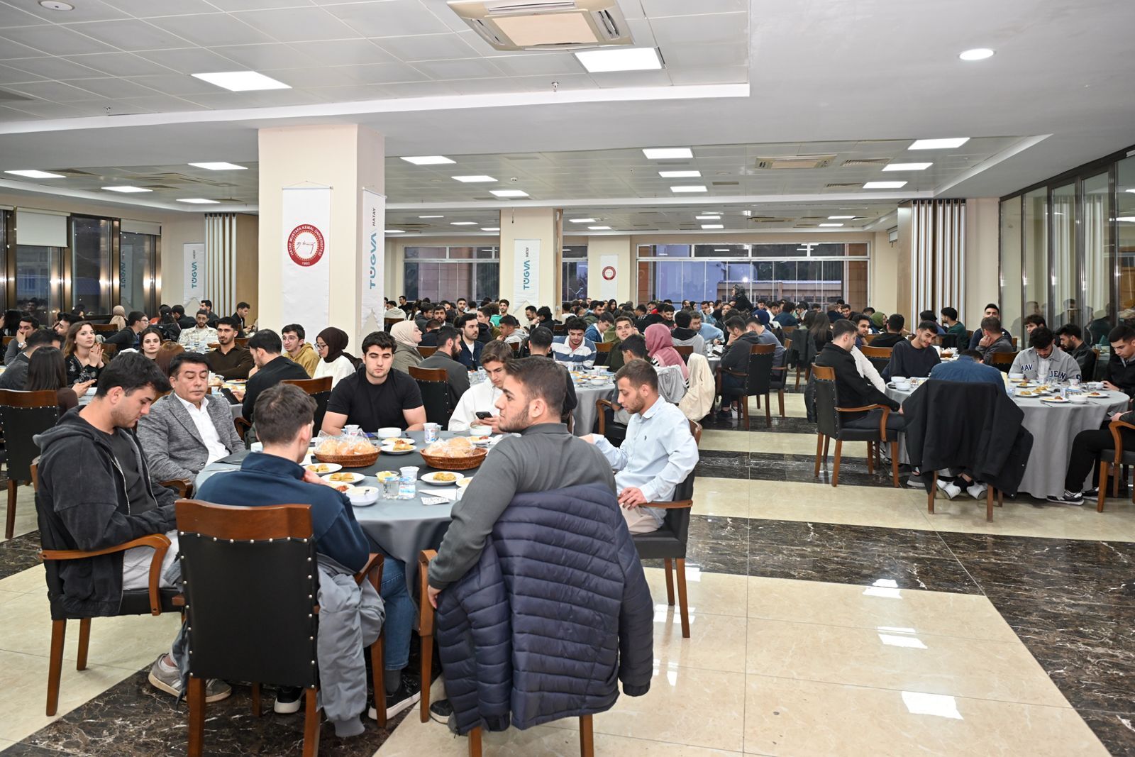 Yök Baskani Iftar (1)