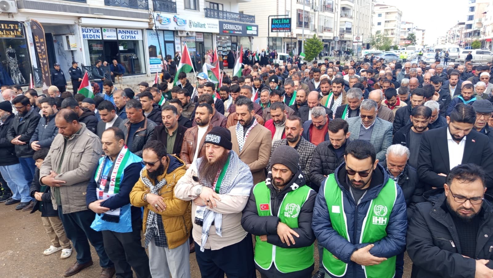 Filistin Giyabi Cenaze Namaz (2)