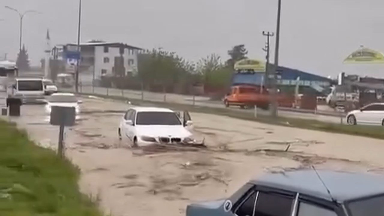 Hatayda Sel Guruntuleri.mp4 Snapshot 00.04.955