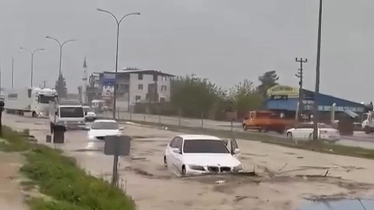 Hatayda Sel Guruntuleri.mp4 Snapshot 00.05.693