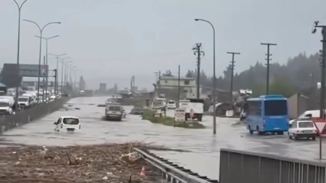 Hatayda Sel Guruntuleri.mp4 Snapshot 00.14.294