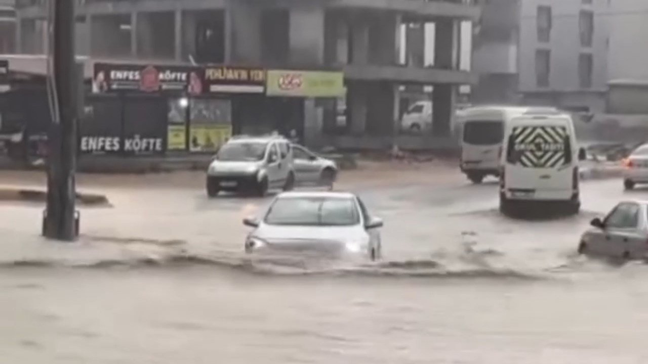 Hatayda Sel Guruntuleri.mp4 Snapshot 00.35.054