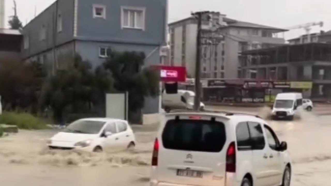 Hatayda Sel Guruntuleri.mp4 Snapshot 00.49.820