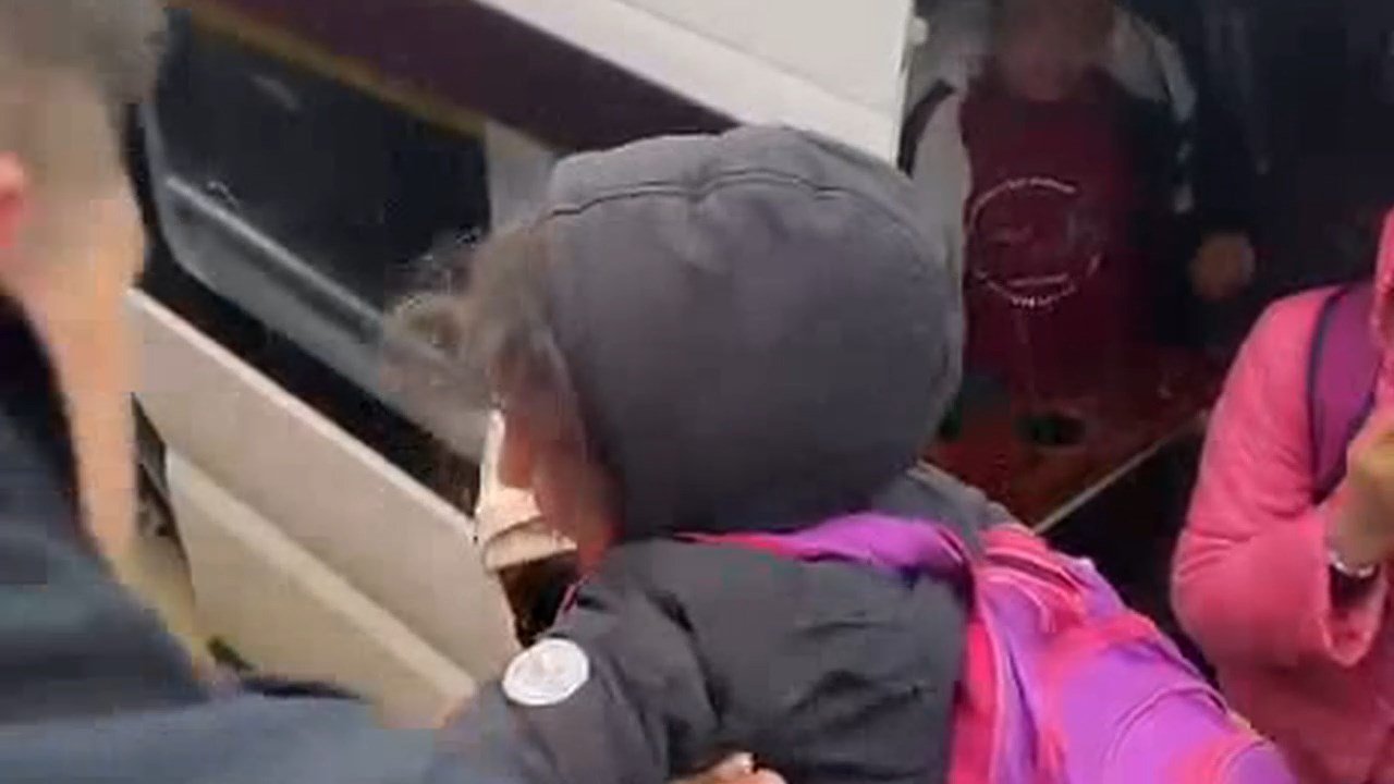 Ogrencileri Itfaiye Kurtardi.mp4 Snapshot 00.19.100