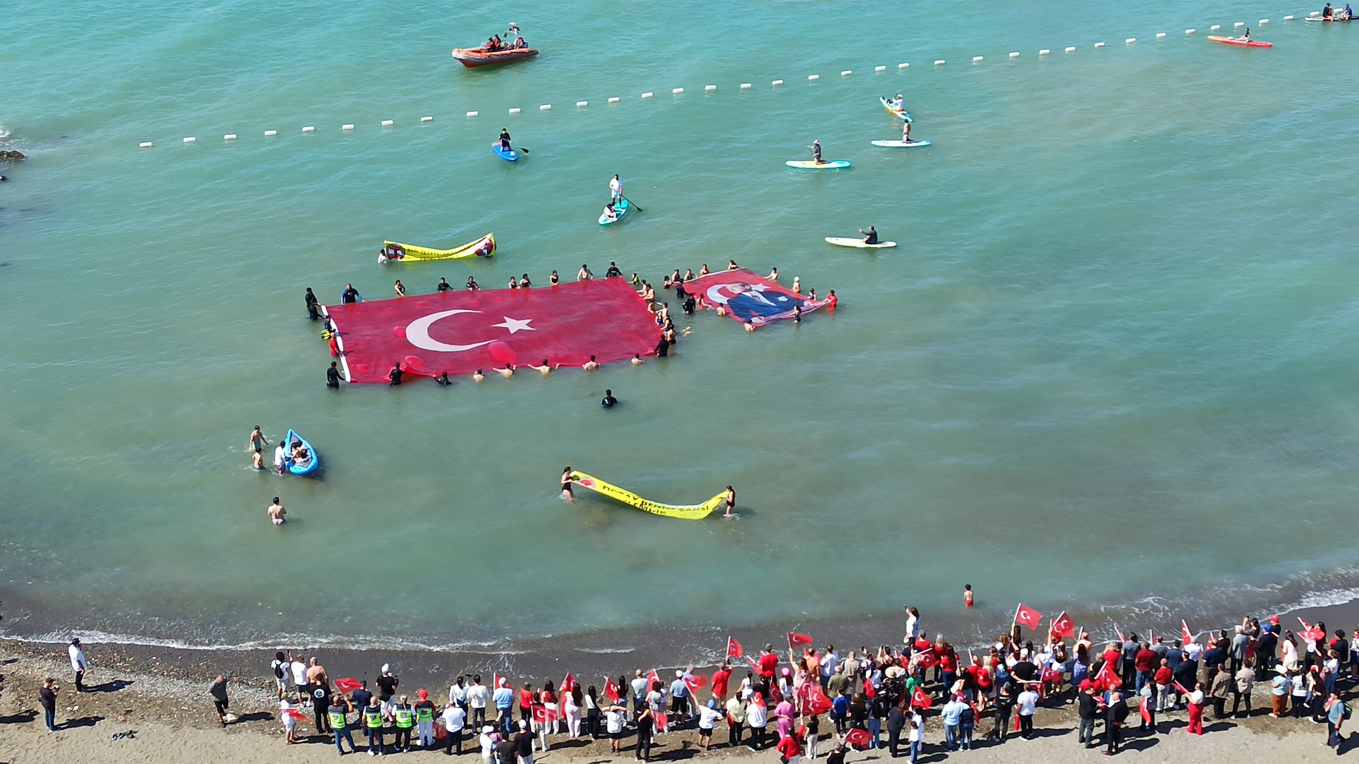 Denizde Bayrak (24)