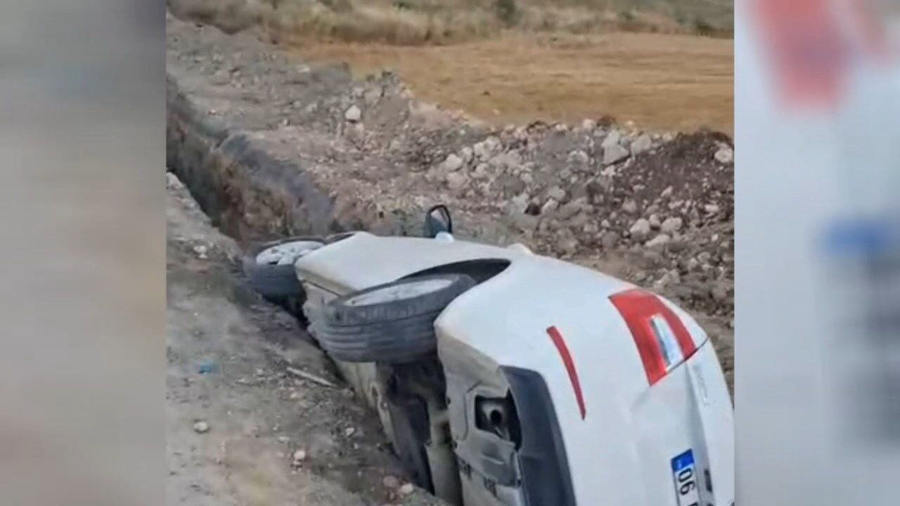 Otomobil Kazili Kanala Dustu.mp4 Snapshot 00.15.595