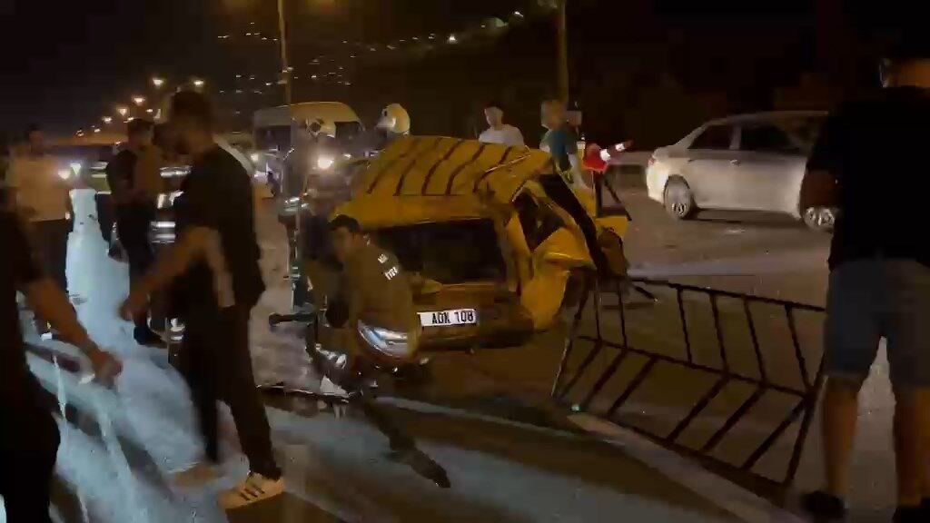 Tirla Iki Arac Carpisti (2)