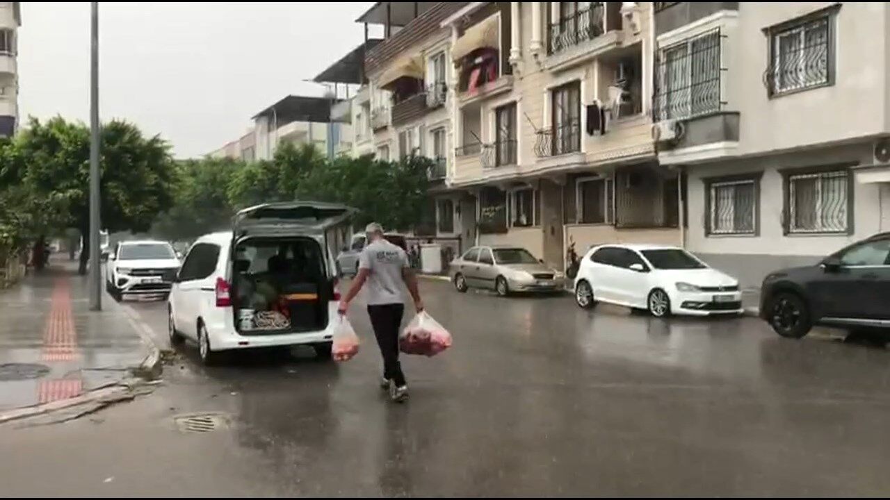 Eylul Saganak Yagisla Gidiyor.mp4 Snapshot 00.01.024