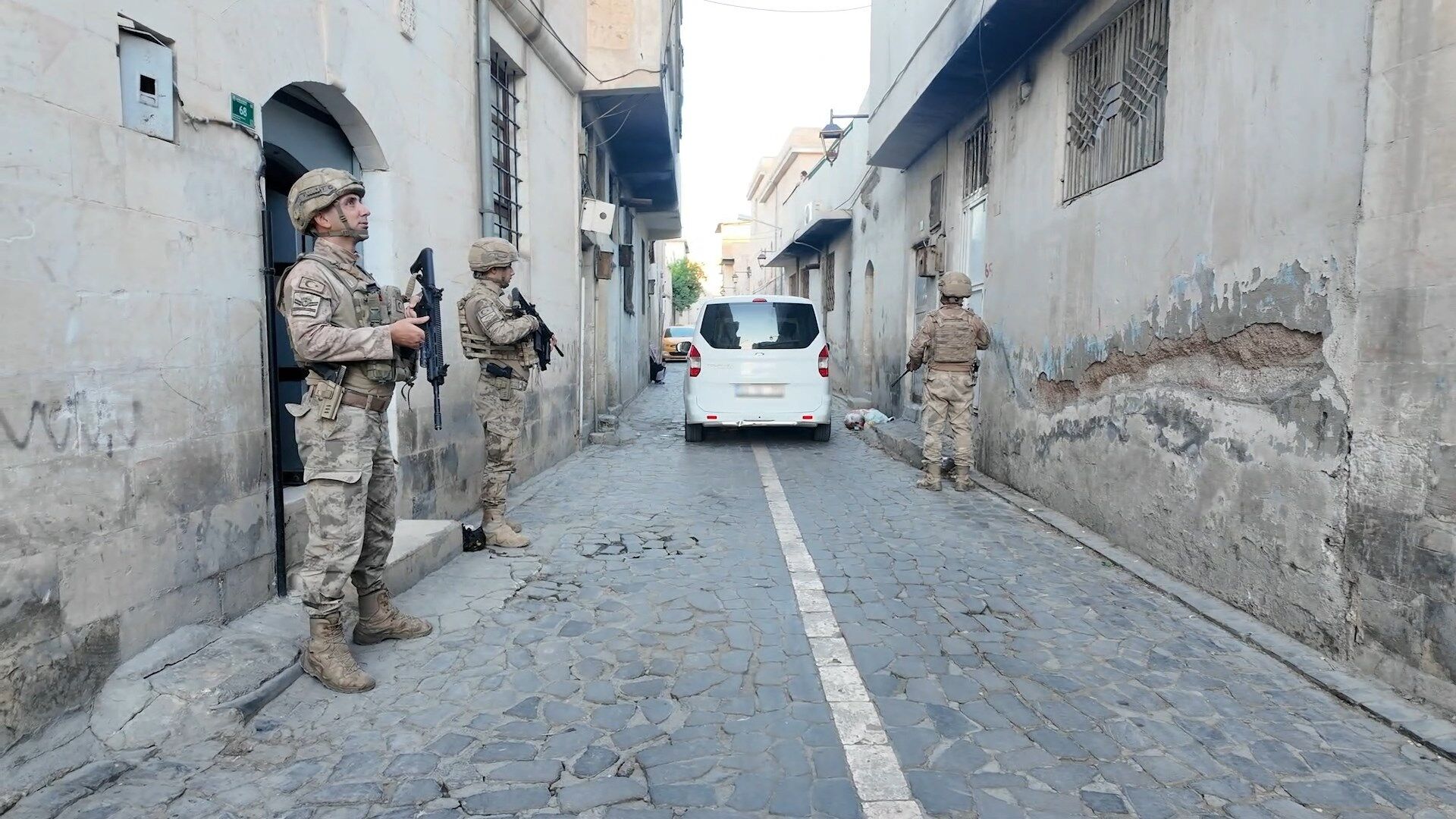 Jandarma Tem Operasyonu.mp4 Snapshot 00.20.743