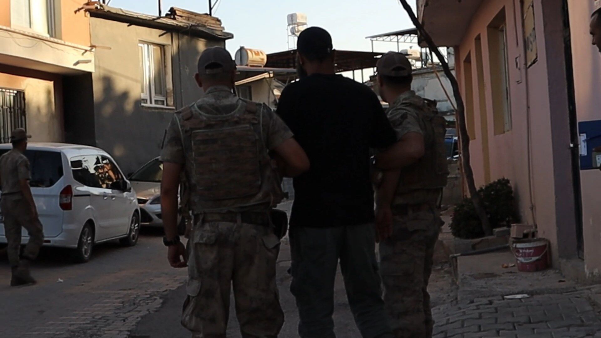 Jandarma Tem Operasyonu.mp4 Snapshot 00.23.663