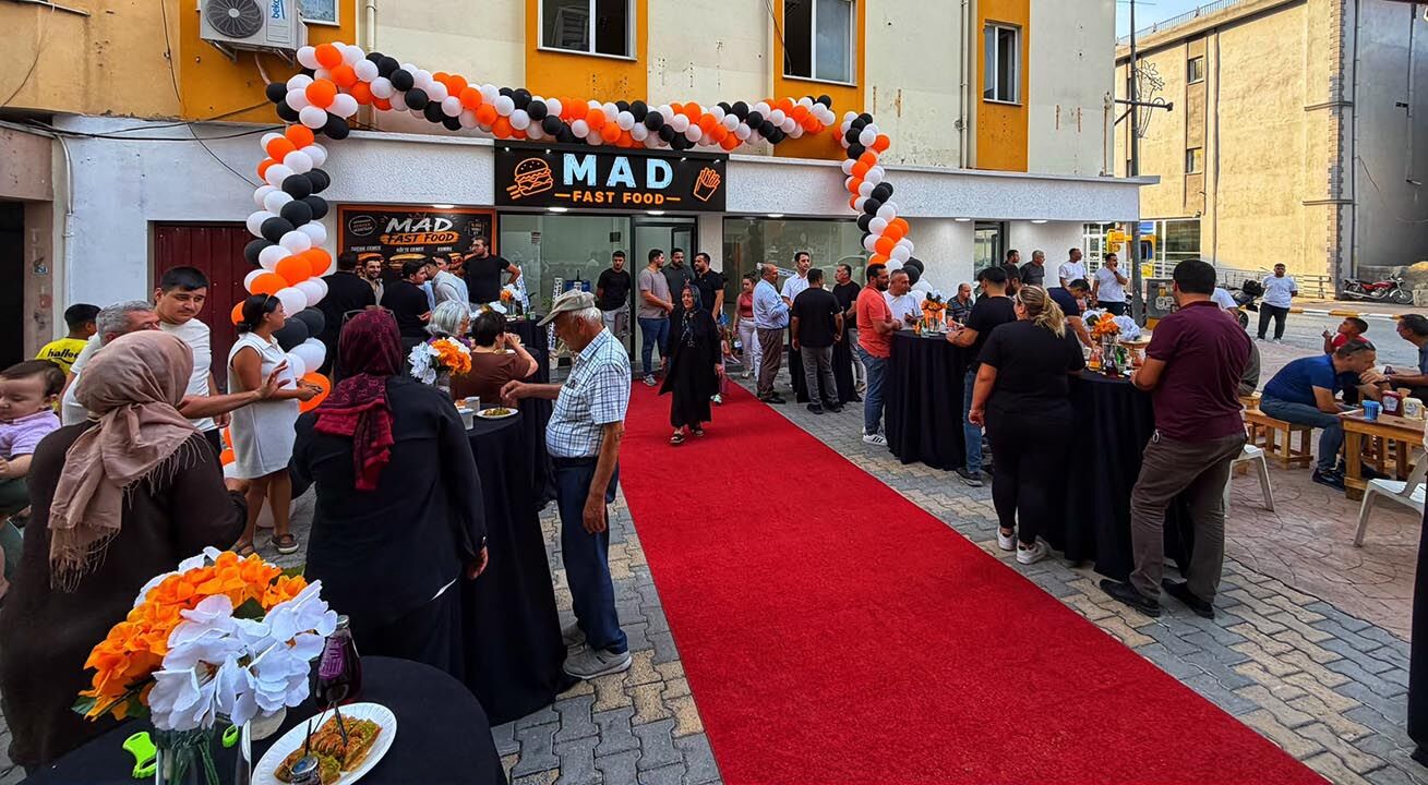 Mad Cafe (1)