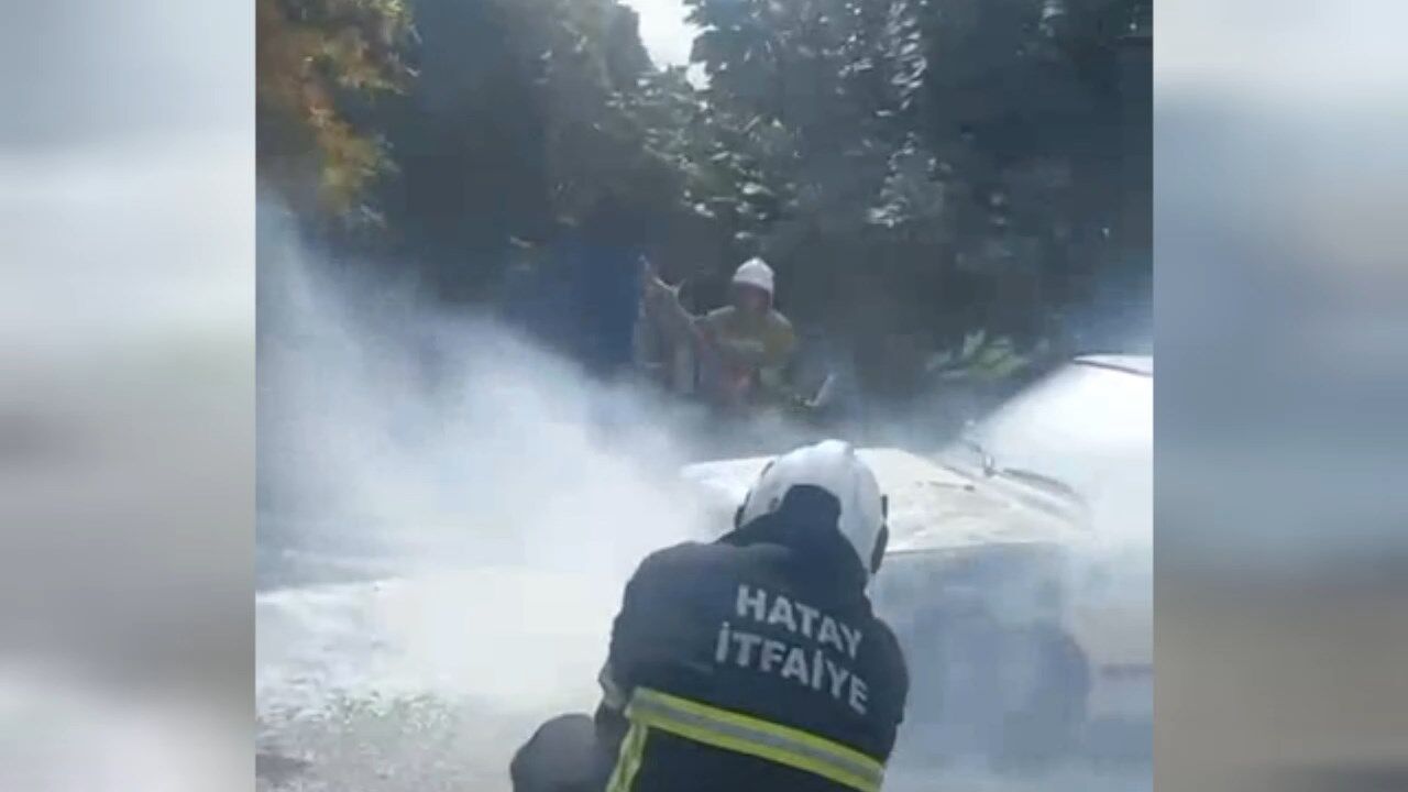 Erzinde Otomobil Yangini.mp4 Snapshot 00.31.840